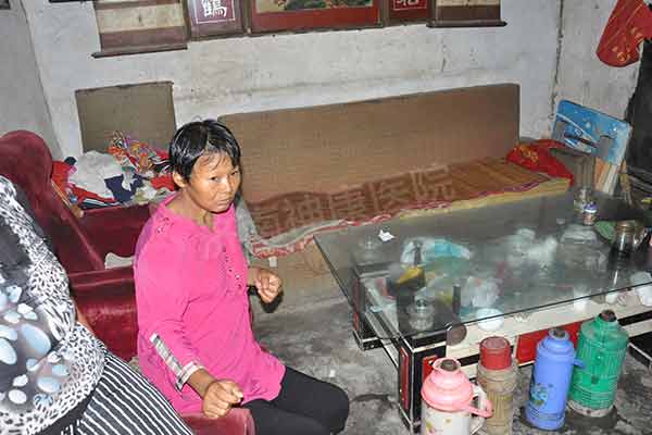 神康扶贫关爱行动:神康援助患精神分裂20多年无钱医治的于培珍