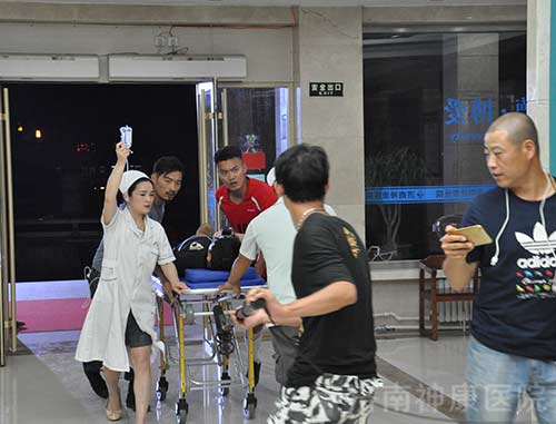 �ڼ�����ҽԺȡ������ĵ�Ӱ���°볡����ӳ