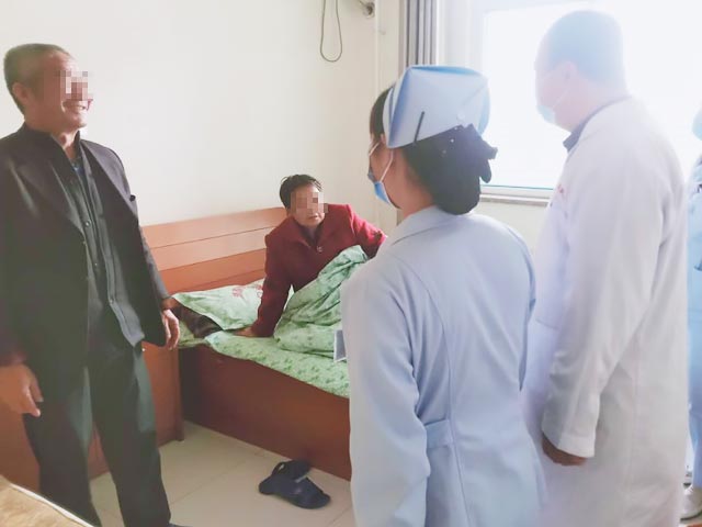 敬老爱老情暖重阳 | 济南神康医院开展重阳节慰问在院老人活动