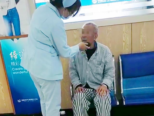 敬老爱老情暖重阳 | 济南神康医院开展重阳节慰问在院老人活动