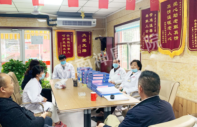 ��ΪȺ�ڰ�ʵ��|��Ժ�����ڿ���ο������Ժ������