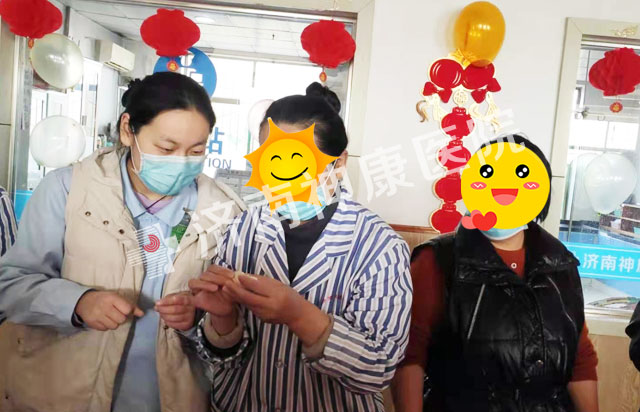 济南神康医院:医患协作包饺子,热热闹闹过元旦